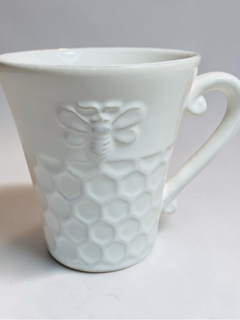 Abeille White Ceramic Bee & Honeycomb Coffee Tea Mug 12 oz